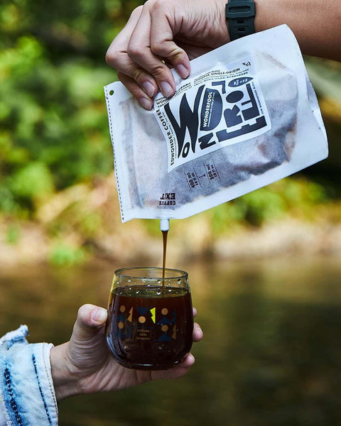 brewing cold brew coffee outdoor with brewer bag